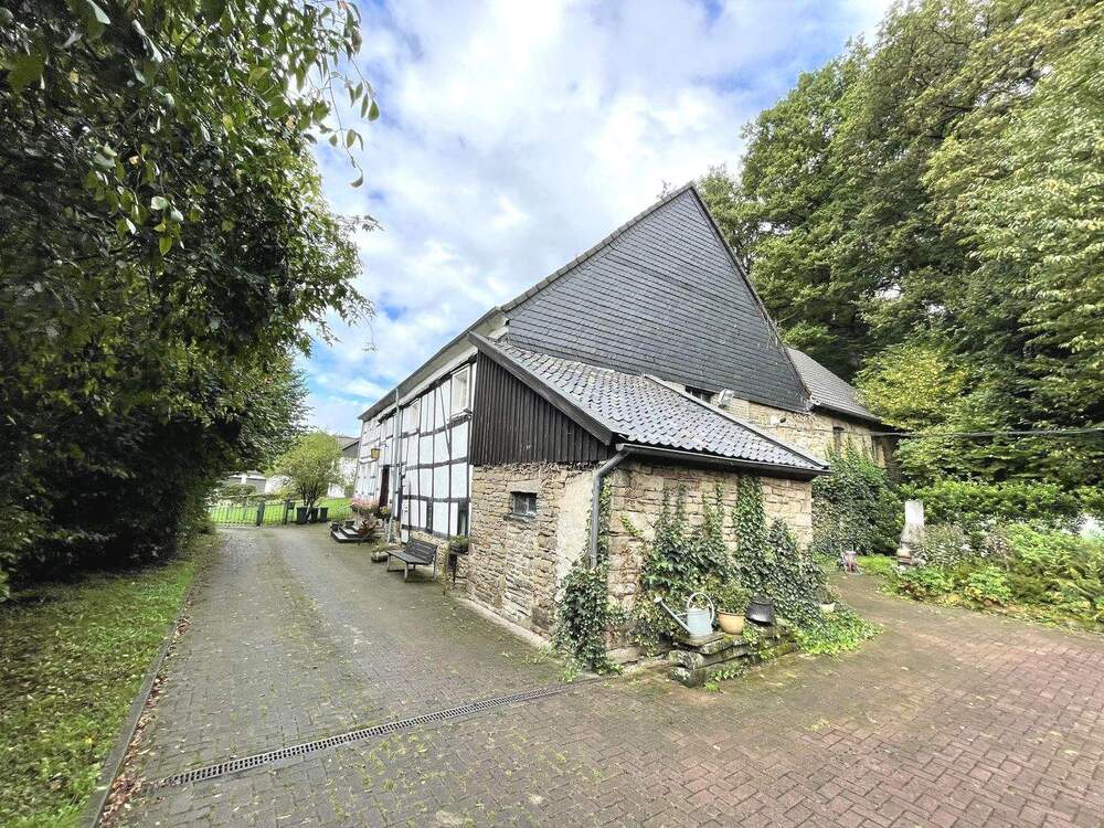 Thumbnail-Wohnen mit Geschichte - Denkmalgeschütztes Zweifamilienhaus in Niedersprockhövel