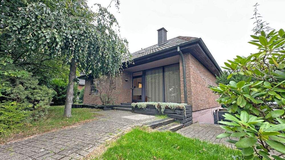 Thumbnail-Freistehendes Einfamilienhaus mit großem Grundstück und viel Raum zum Wohlfühlen