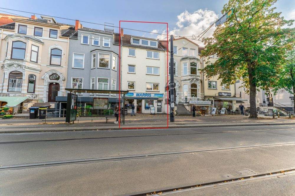 Thumbnail-Zentral gelegenes Wohn- und Geschäftshaus mit großzügigen Grundrissen.