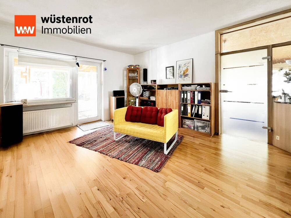 Thumbnail-Zweifamilienhaus auf großem Grundstück in Waldperlach mit Sauna, modernem Pool und viel Potenzial