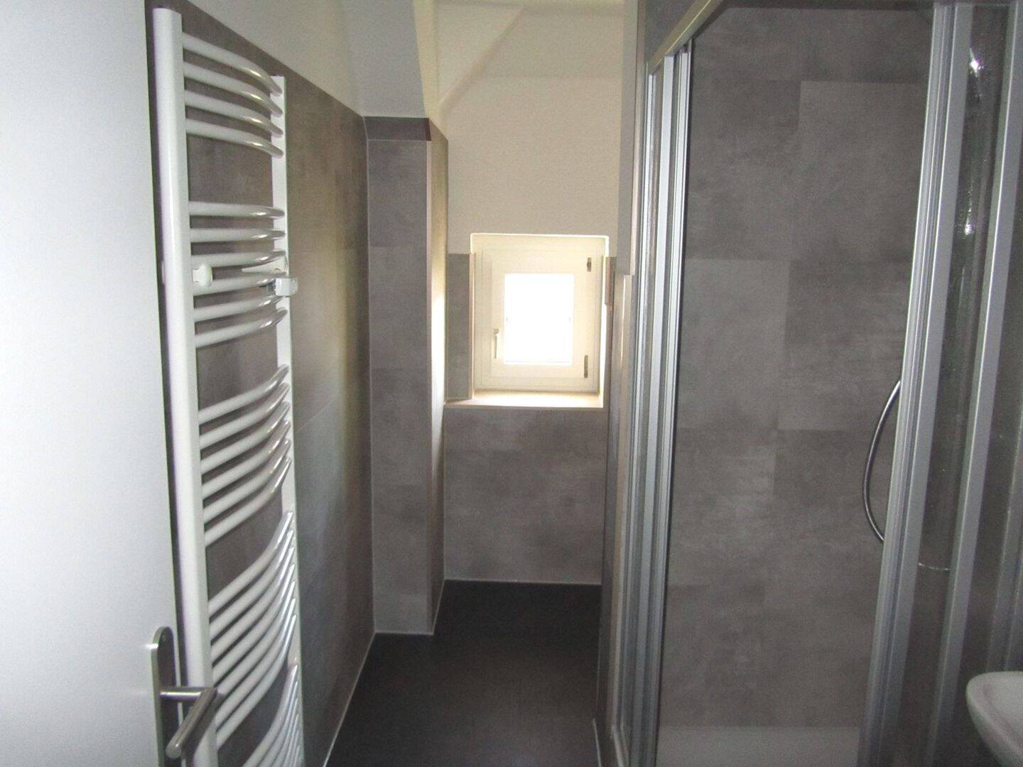 Thumbnail-Neu sanierte 2-Raumwohnung mit Einbauküche!