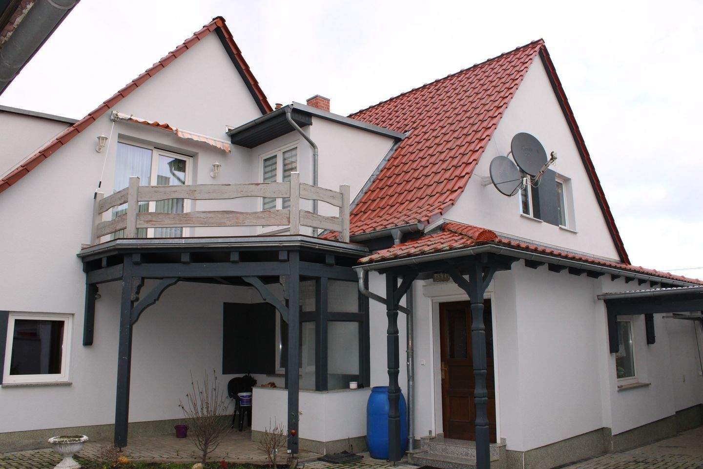 Thumbnail-Zweifamilienhaus in Herbsleben mit Nebengelass und Garten