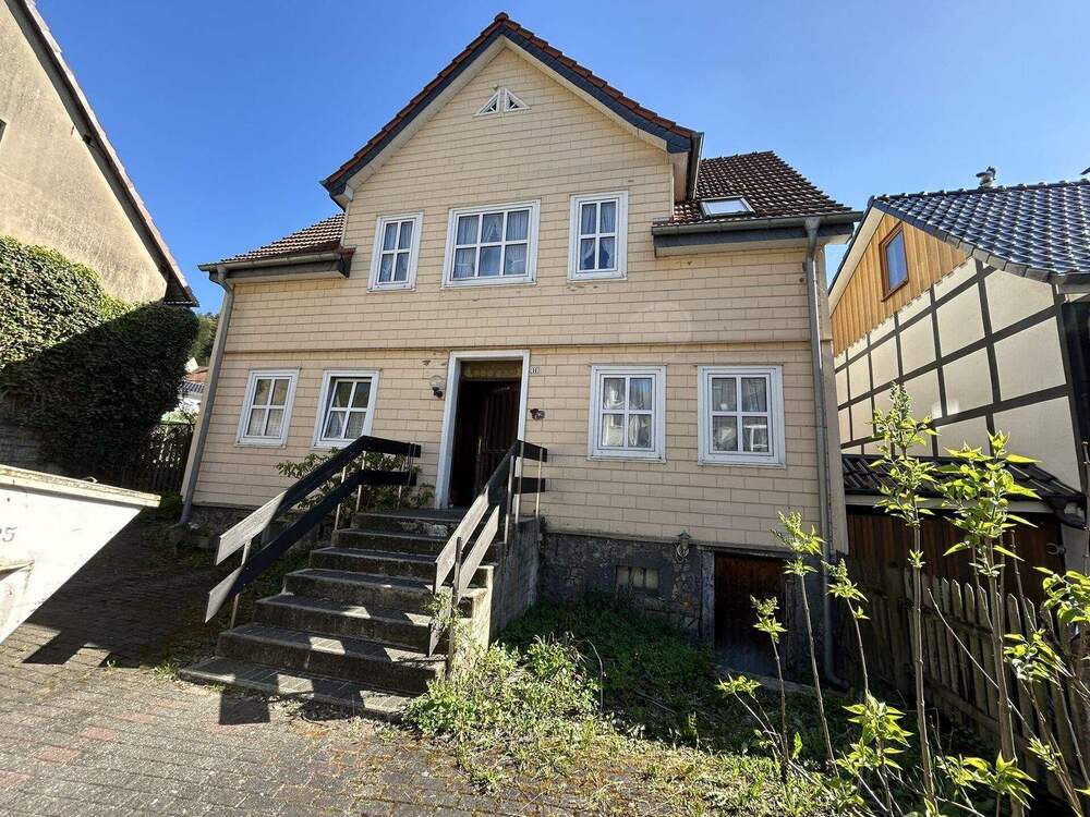 Thumbnail-Einfamilienhaus mit Potenzial in Marsberg - Gestalten Sie Ihr Traumzuhause