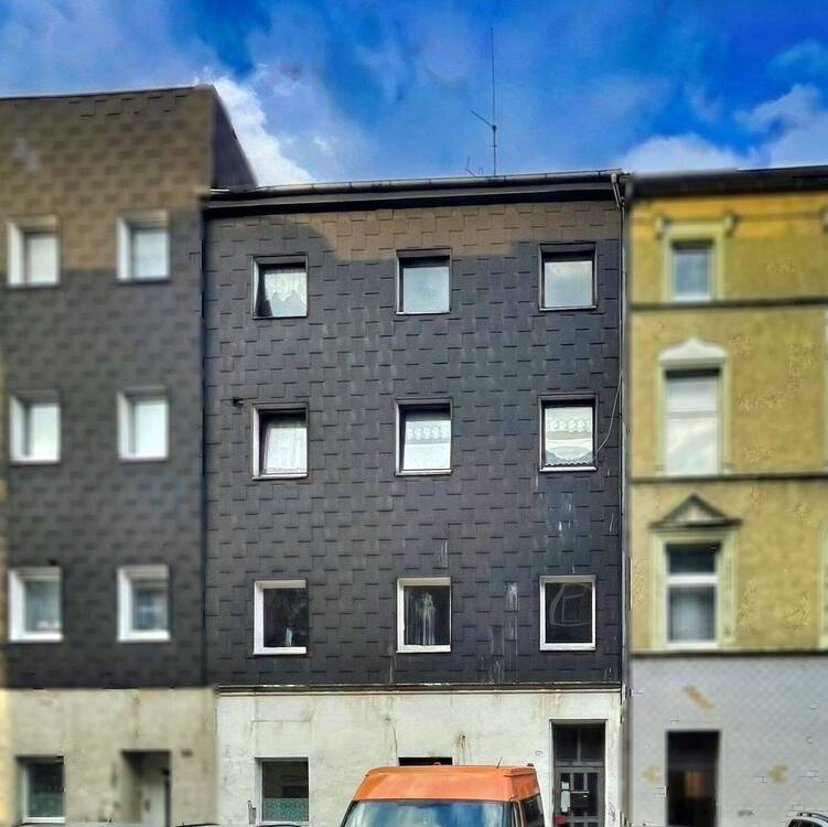 Thumbnail-Mehrfamilienhaus zum Sparpreis: Entwickeln Sie Ihre Immobilie der Zukunft neu!