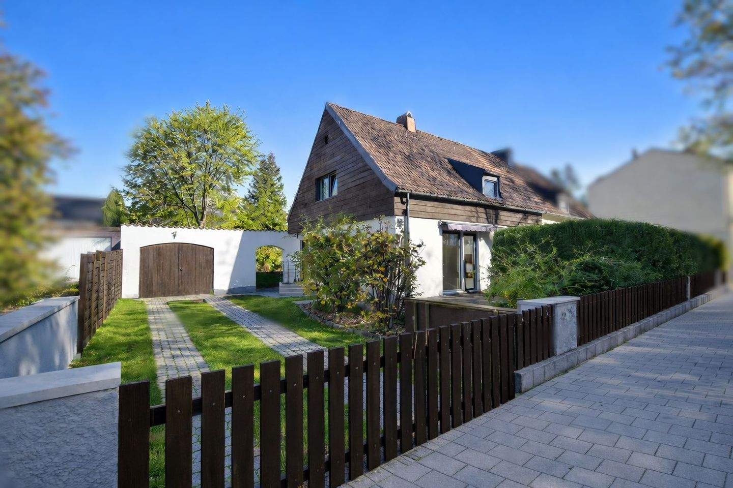Thumbnail-Berg am Laim – kernsaniertes Stadthaus mit Garten, Garage und Stellplätzen mitten in München