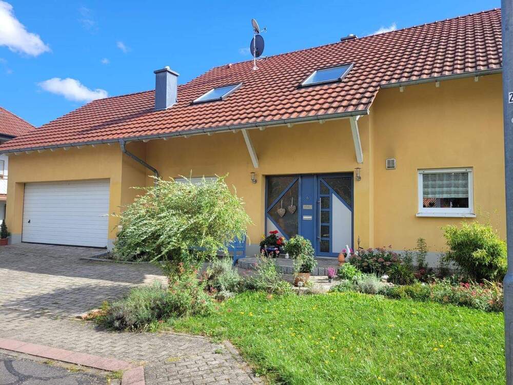 Thumbnail-Für Eigennutzer und Anleger: MFH mit 3 Einheiten und Top-Potenzial in Höpfingen-Waldstetten