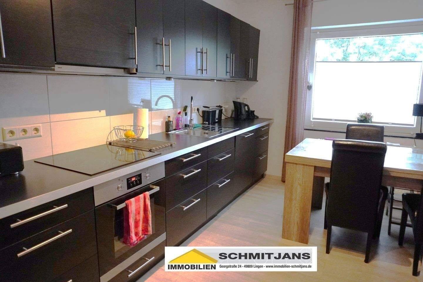 Thumbnail-Gemütliche 4 Zimmer Wohnung mit großem Süd-Balkon in Innenstadtlage!