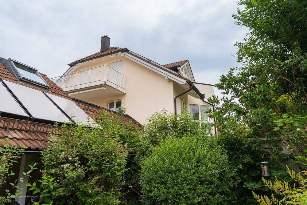 Thumbnail-***Heike Borchers Immobilien***Dachgeschoss(t)raum in ruhiger Wohngegend mit zwei Balkonen***