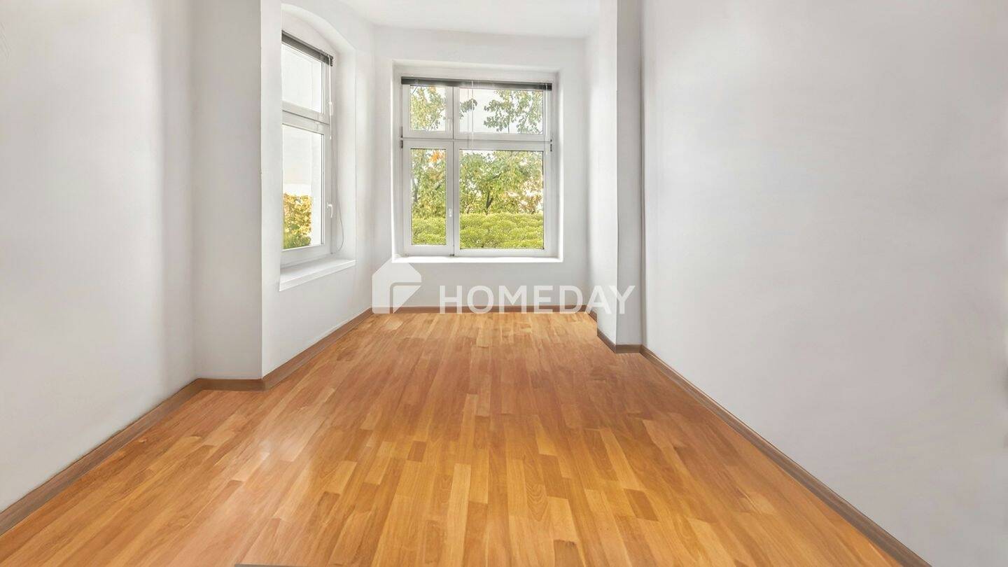 Thumbnail-Drei-Zimmer-Altbauwohnung mit ca. 108 m² Wohnfläche, Balkon und Einbauküche direkt an der U7