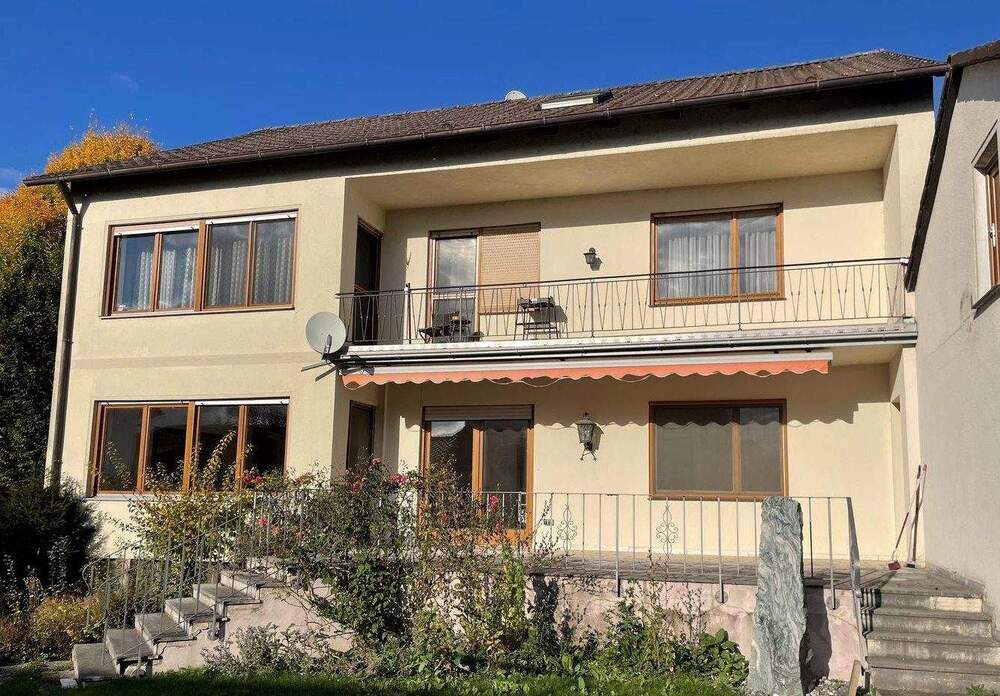 Thumbnail-Dreifamilienhaus mit großzügigem Garten