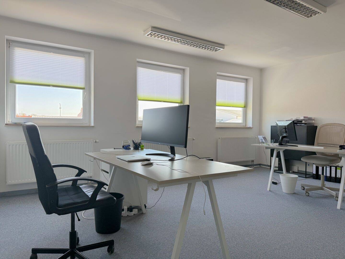 Thumbnail-Gelegenheit - Wohnen & Arbeiten unter einem Dach mit großflächiger Lagehalle in Rehling