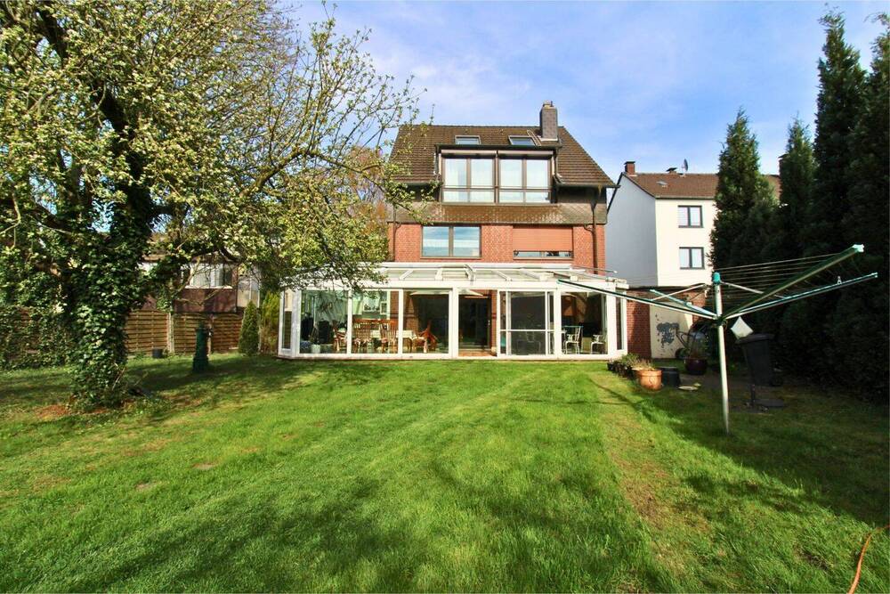 Thumbnail-Freistehendes Wohlfühlhaus mit Wintergarten, Kamin & Sauna