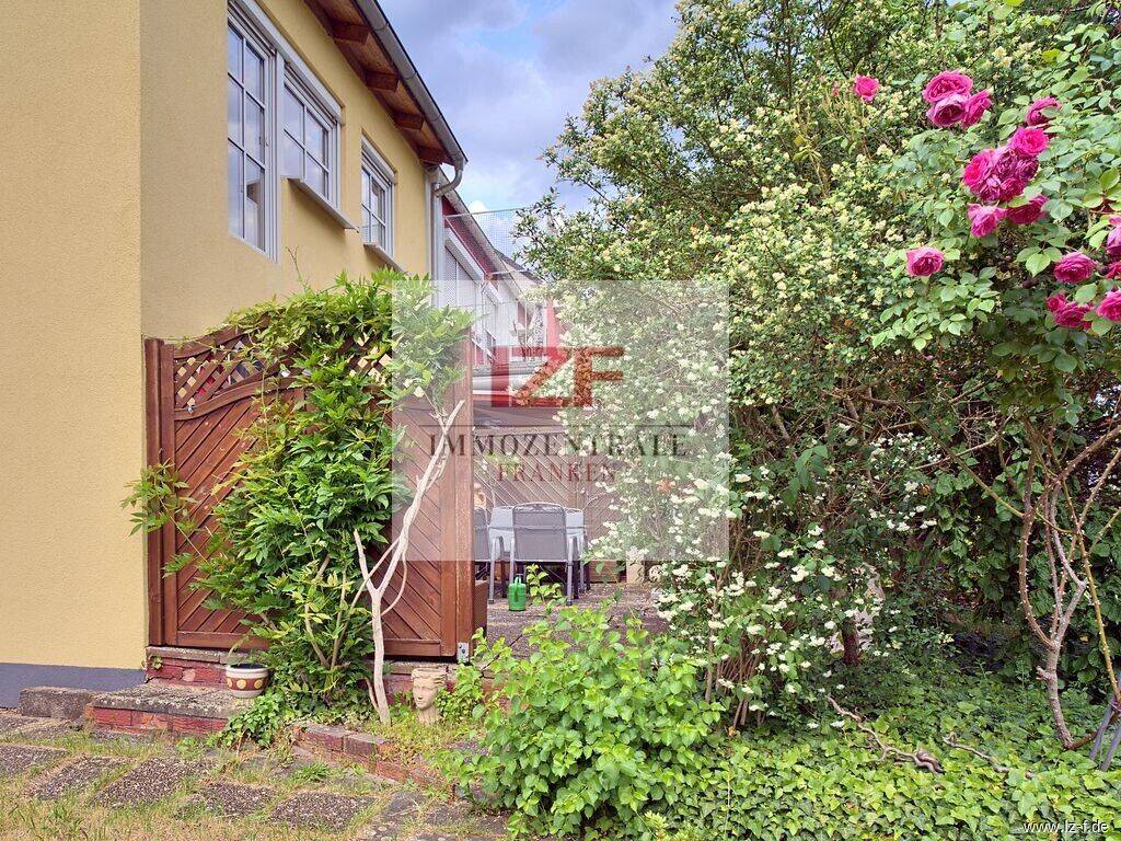 Thumbnail-Familienfreundliches Reiheneckhaus im Ortskern von Eltersdorf: 4 Schlafzimmer, zwei Bäder, Terrasse