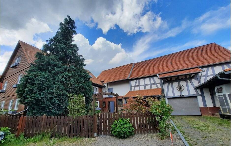 Thumbnail-Fachwerktraum für Pferdehalter mit großem Wohnhaus, Offenstall, Nebengebäuden, Reitplatz, Eigen- und Pachtland in Ortslage!