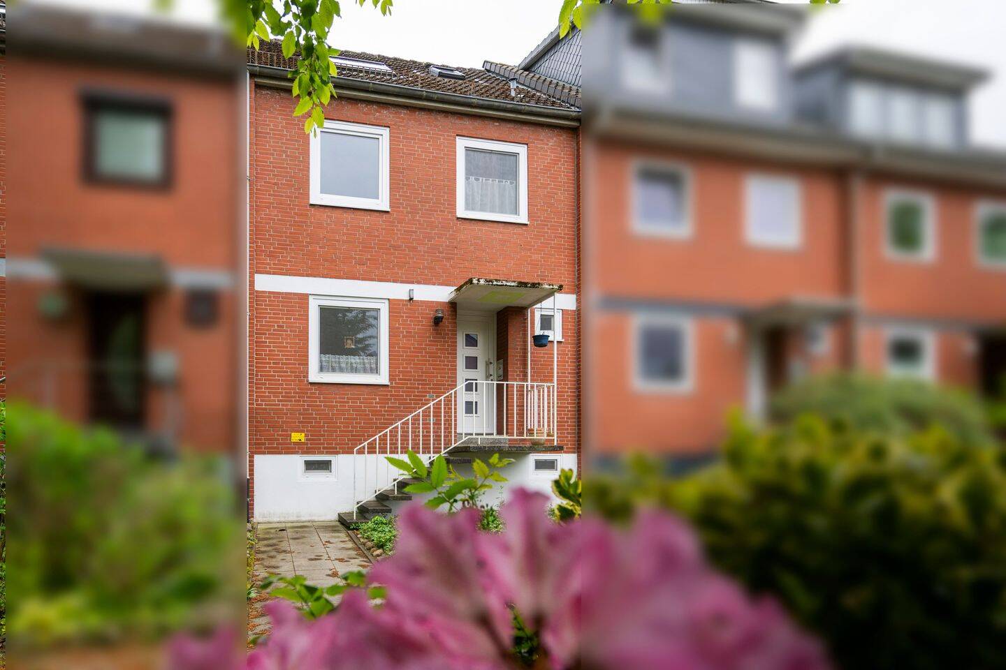 Thumbnail-Großzügiges Reihenmittelhaus mit Terrasse, Garten und Garage im beliebten Stadtteil Horn-Lehe