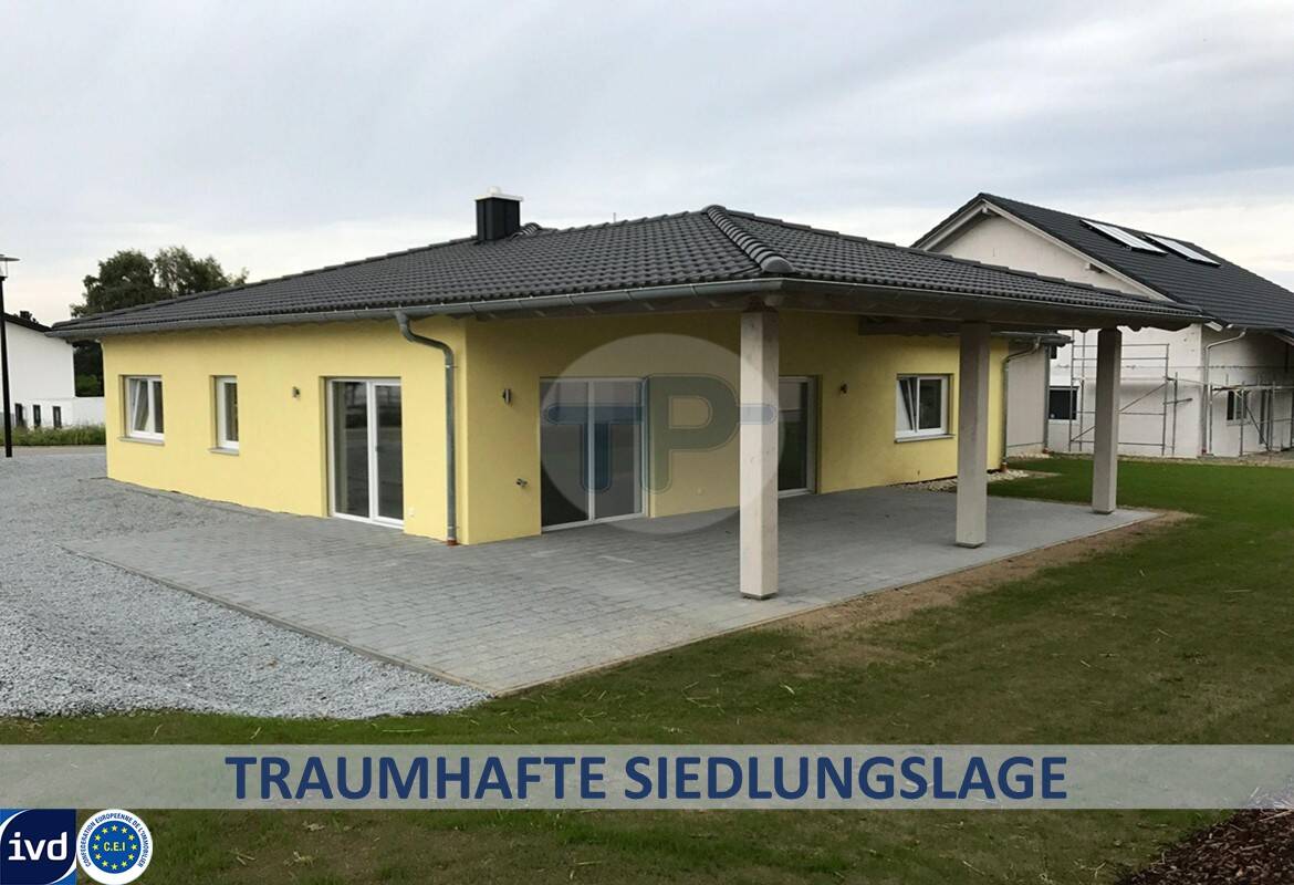 Thumbnail-WALMDACHBUNGALOW MIT GARAGE UND CARPORT IN TRAUMHAFTER SIEDLUNGSRANDLAGE