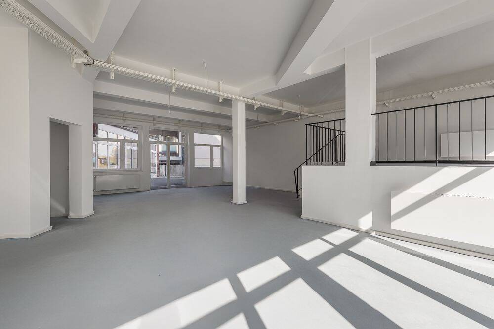 Thumbnail-Freies und sehr umfangreich saniertes Bürohaus mit Tiefgarage