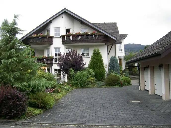 Thumbnail-Gepflegte 2-Zimmer-Dachgeschosswohnung,2-Balkone, PKW-Stellplatz, EBK, ruhige Wohnlage, Bergneustadt