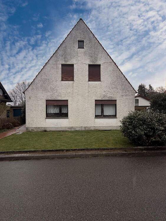 Thumbnail-EinfamilienhausZweifamilienhaus zum sanieren in sehr attraktiver Lage von Lübbecke