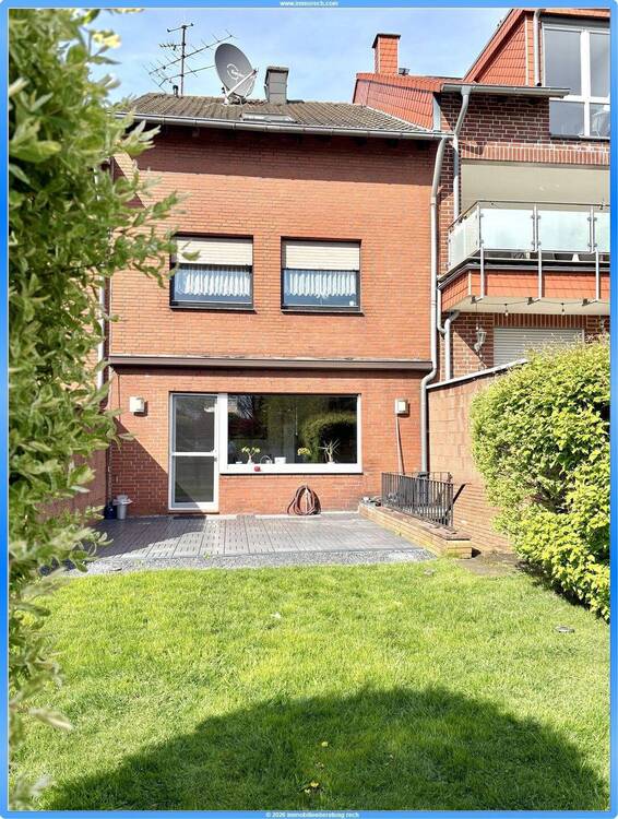 Thumbnail-Stilvolles Split-Level Reihenmittelhaus mit Garten und Garage