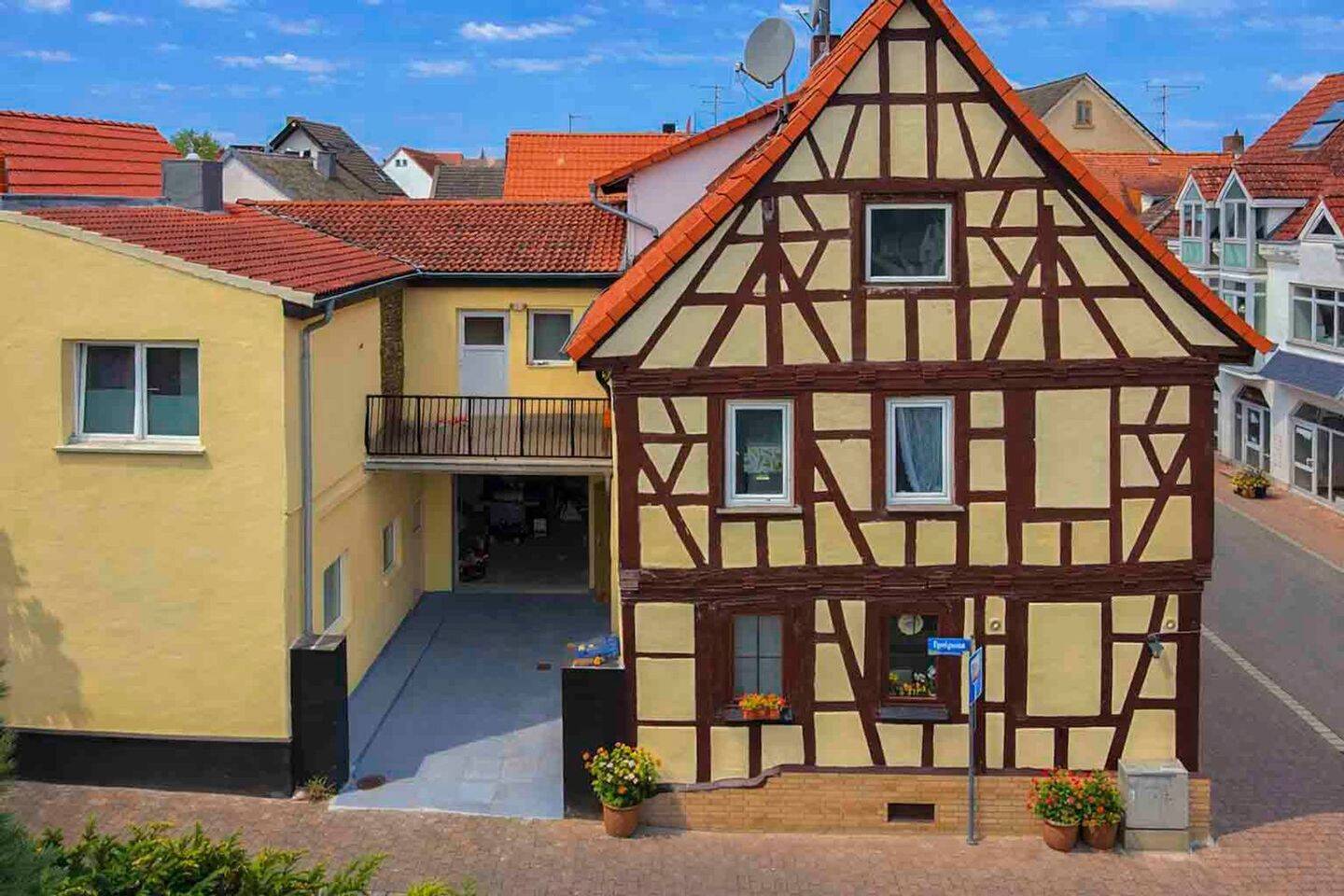 Thumbnail-Mehrfamilienhaus mit 3 WE + 1 GE, Ausbaupotenzial in gefragter Lage Groß-Zimmern