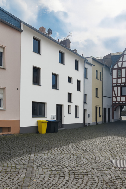 Thumbnail-Mehrfamilienhaus mit 3 Einheiten