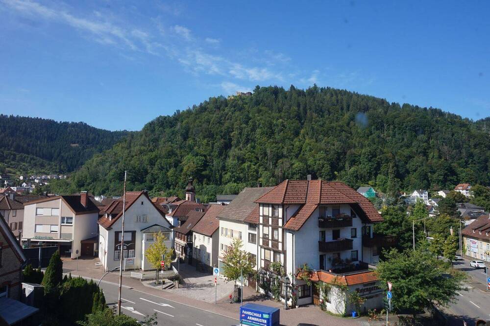 Wohnzimmer-Ausblick auf den Schlossberg