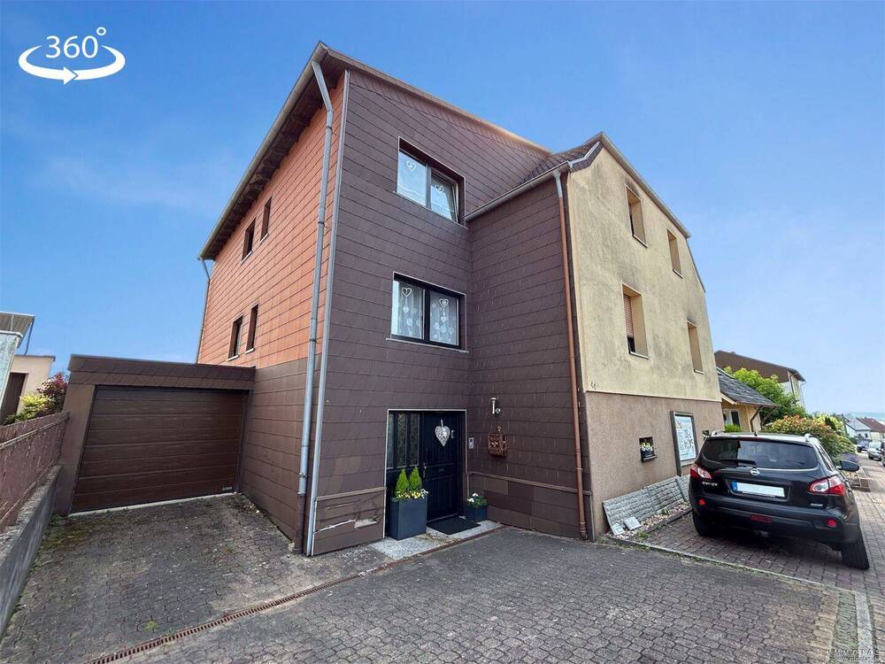 Thumbnail-Zweifamilienhaus mit großem Garten und Garage