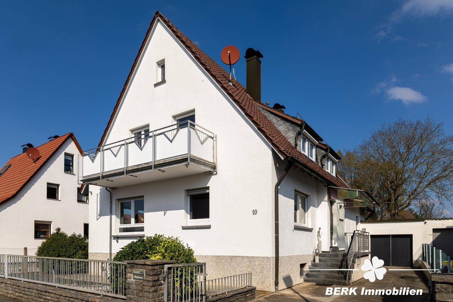 Thumbnail-RESERVIERT-BERK Immobilien - Gepflegtes Zweifamilienhaus in Top-Lage von Haibach mit großem Grundstück