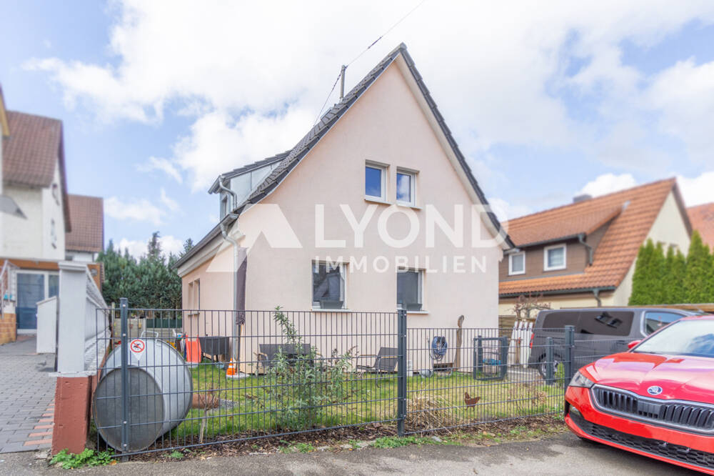 Thumbnail-Stilvoll modernisiertes Einfamilienhaus mit Garten, Terrasse und vielseitigem Wohnkonzept.