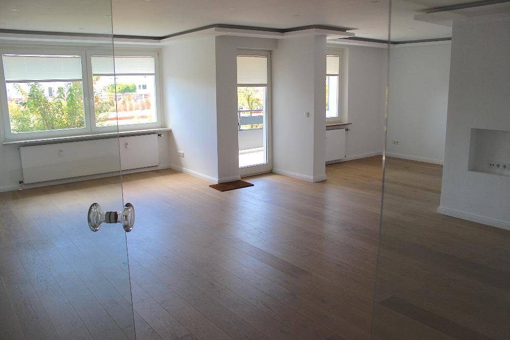 Wohnzimmer mit Glastür