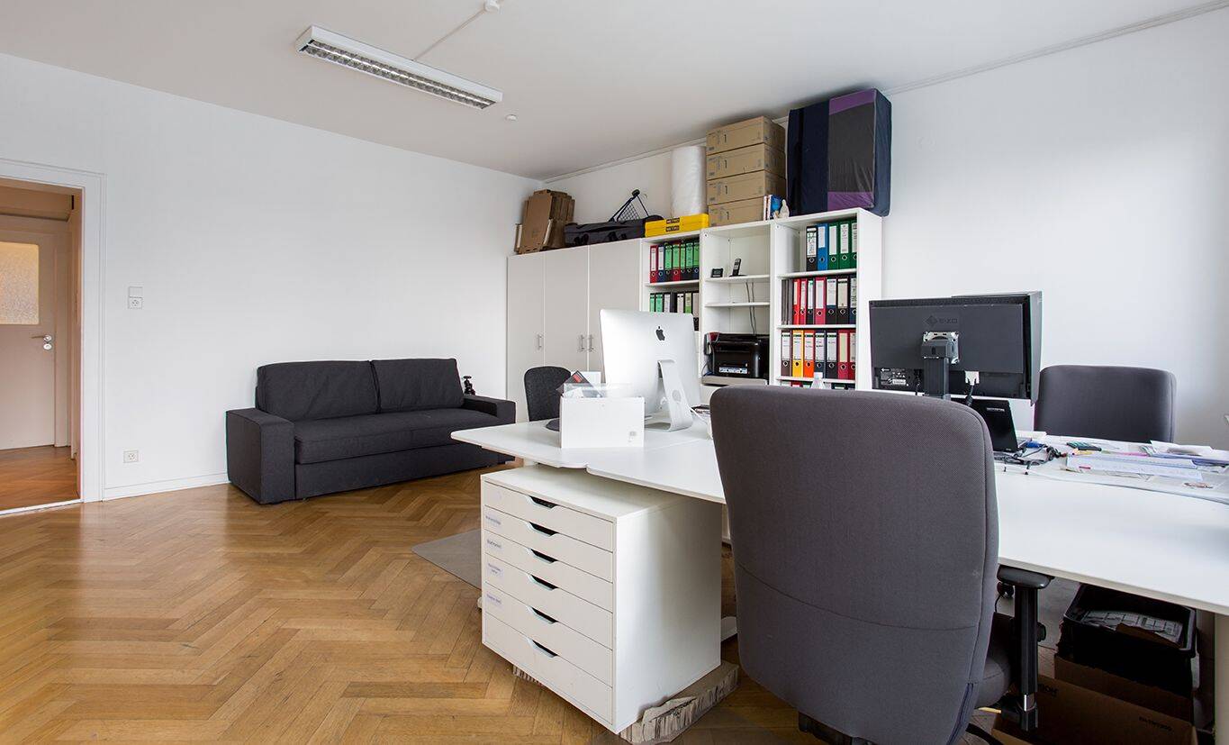 Thumbnail-Offener Arbeitsplatz im Zentrum Münchens - Dachterrasse und Bergblick