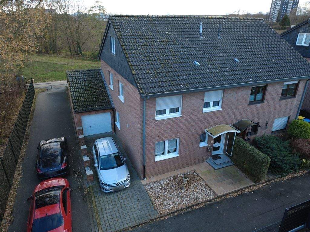 Thumbnail-Familienfreundliche Doppelhaushälfte mit Wohlfühlfaktor in Düren