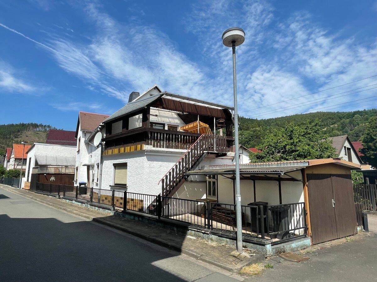 Thumbnail-Wohnhaus mit Dachterrasse, Garage und Nebengebäude