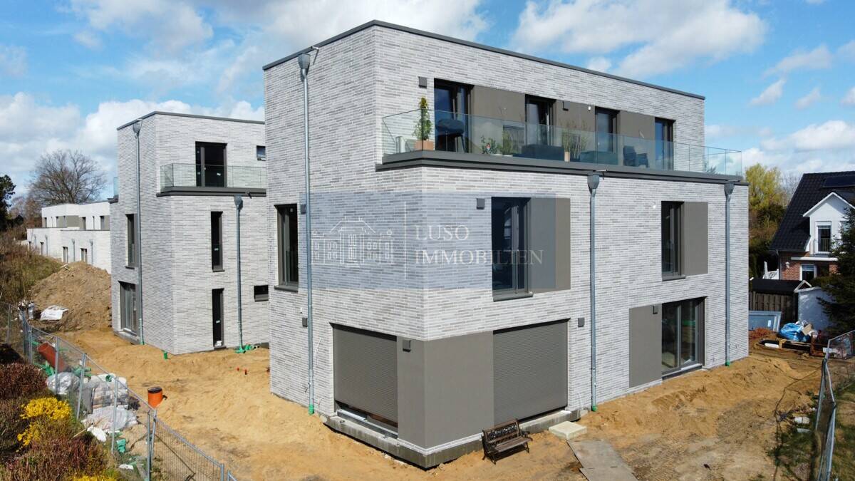 Thumbnail-Moderne Doppelhaushälfte mit PV, Wärmepumpe und Garten in Wedel