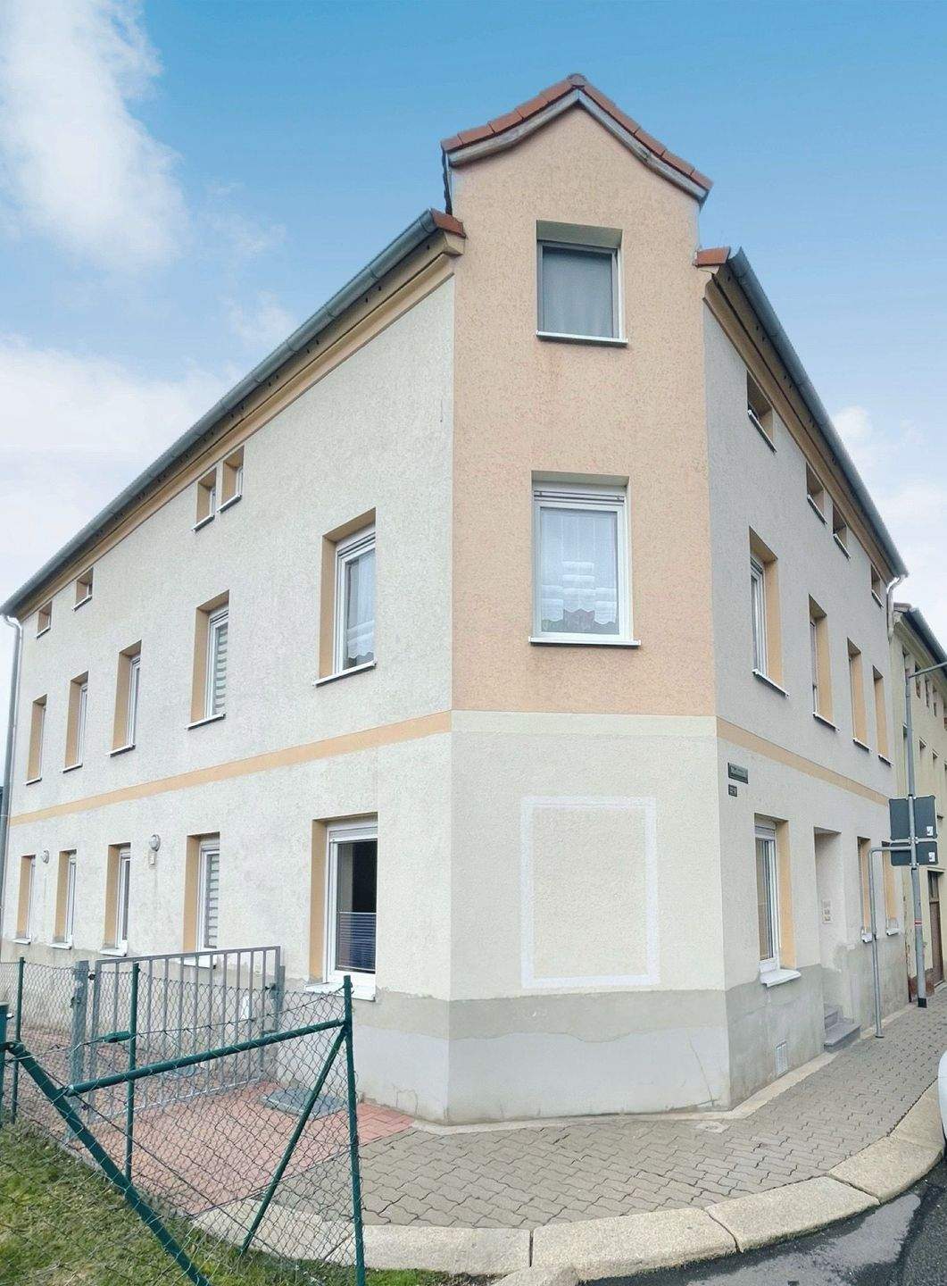 Thumbnail-Saniert, Gepflegt, Voll vermietet: Mehrfamilienhaus mit zuverlässigen, äußerst angenehmen Mietern