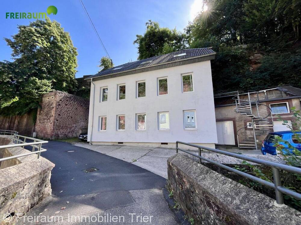 Thumbnail-Individuell und hochwertig! Zweiparteien Energieeffizienzhaus in besonderer Lage, mit solide vermieteter Einliegerwohnung..