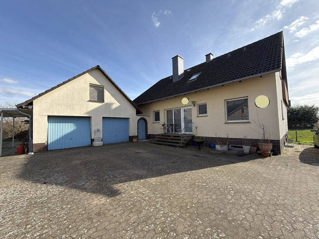 Thumbnail-Großzügiges Zweifamilienhaus in Hille-Nordhemmern