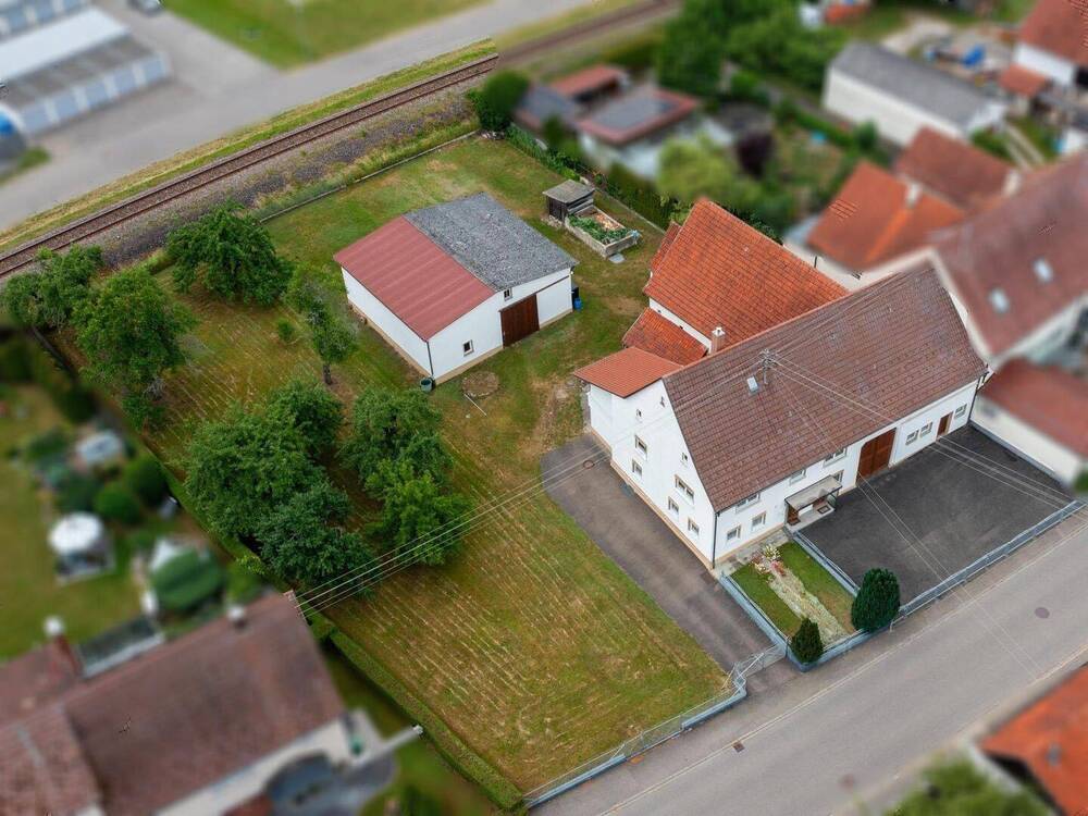 Thumbnail-Ehemaliges Bauernhaus mit großem Garten