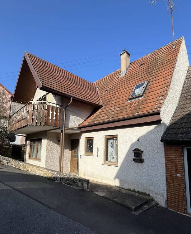 Thumbnail-Älteres Wohnhaus mit Doppelgarage in Bad Mergentheim - Ortsteil Apfelbach