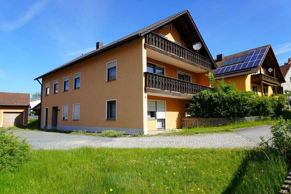 Thumbnail-Großzügige Hofstelle mit Wohnhaus, Stallungen & 2.670 m² Grundstück in ruhiger Lage in Pamsendorf