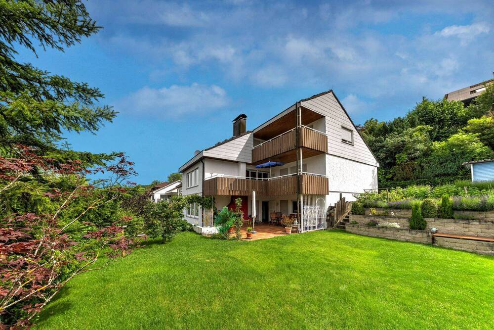 Thumbnail-Top gepflegtes Zweifamilienhaus mit 3 Garagen