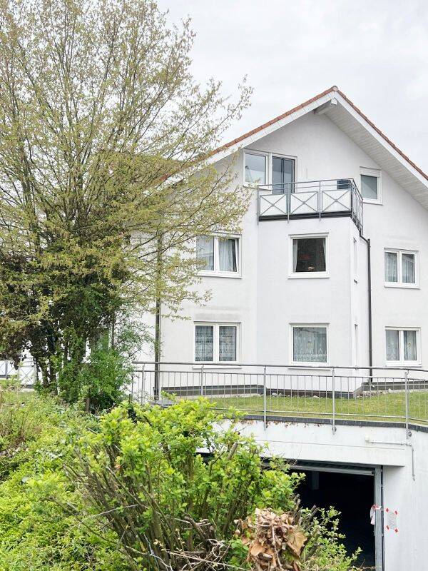 Thumbnail-Renovierte, gepflegte Dachgeschosswohnung mit EBK, Balkon, Stellplätze