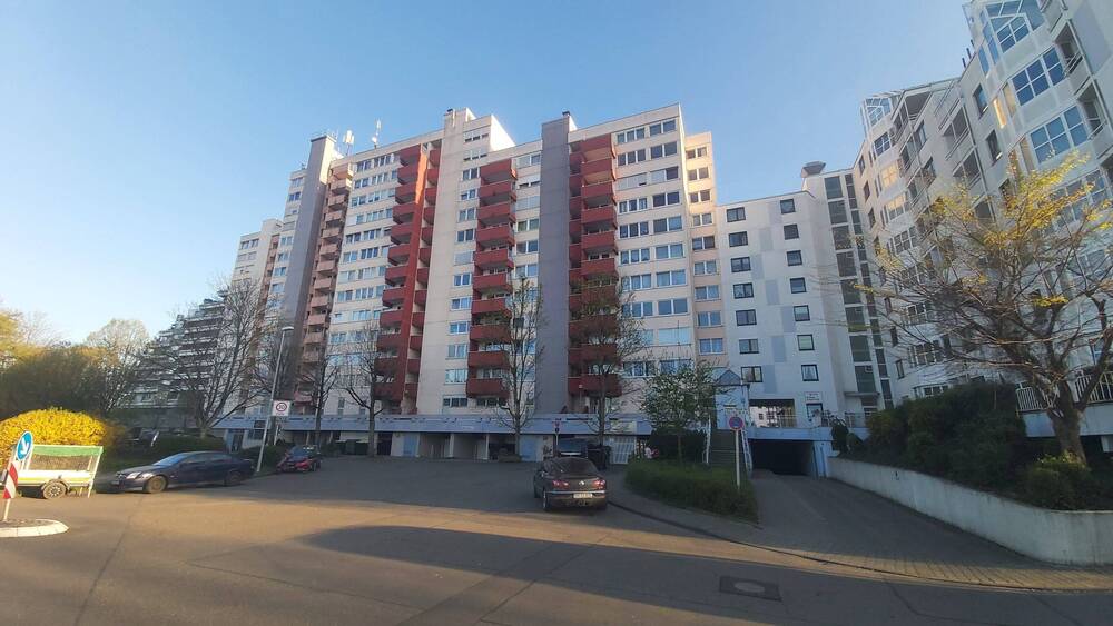 Thumbnail-2 - Zimmerwohnung mit Einbauküche, Balkon und Tiefgaragenstellplatz in Kornwestheim