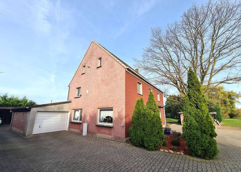 Thumbnail-Hamm-Uentrop, ein beindruckendes Haus mit 2 Garagen und sehr großem Garten in Kanalnähe.