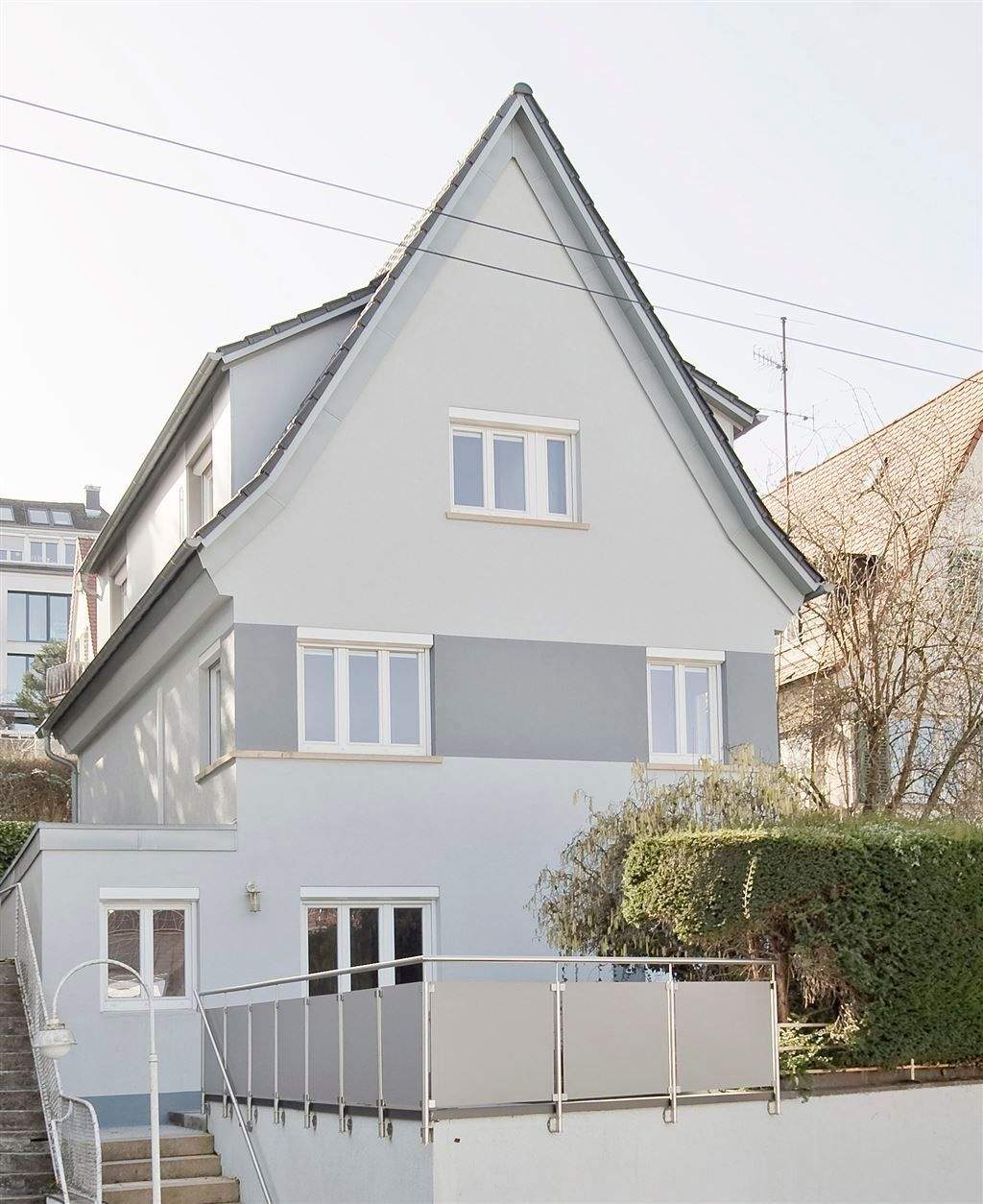 Thumbnail-Charmantes Einfamilienhaus mit schönem Garten, 2 Terrassen und Balkon in exklusiver Halbhöhenlage