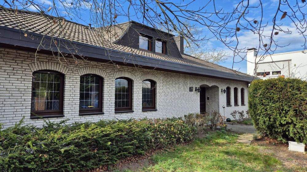 Thumbnail-Grosser Winkelbungalow auf grossem Grundstück für Gewerbe und Wohnen