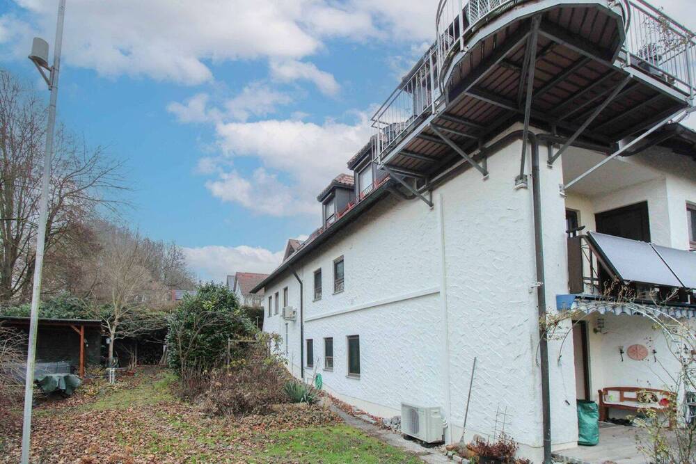 Thumbnail-Großzügiges Zweiparteienhaus mit Gewerbeeinheit - insgesamt ca. 389 m² Fläche