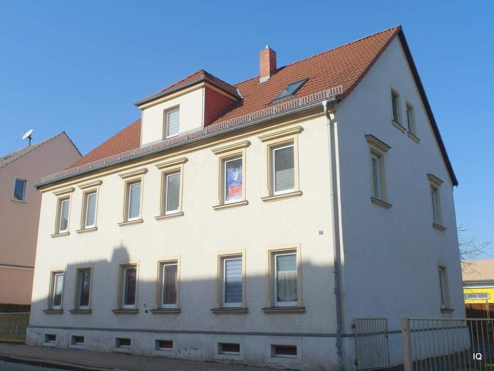 Thumbnail-Kleine 2-Zimmer-Wohnung mit Laminatboden, separater Küche & Bad mit Dusche