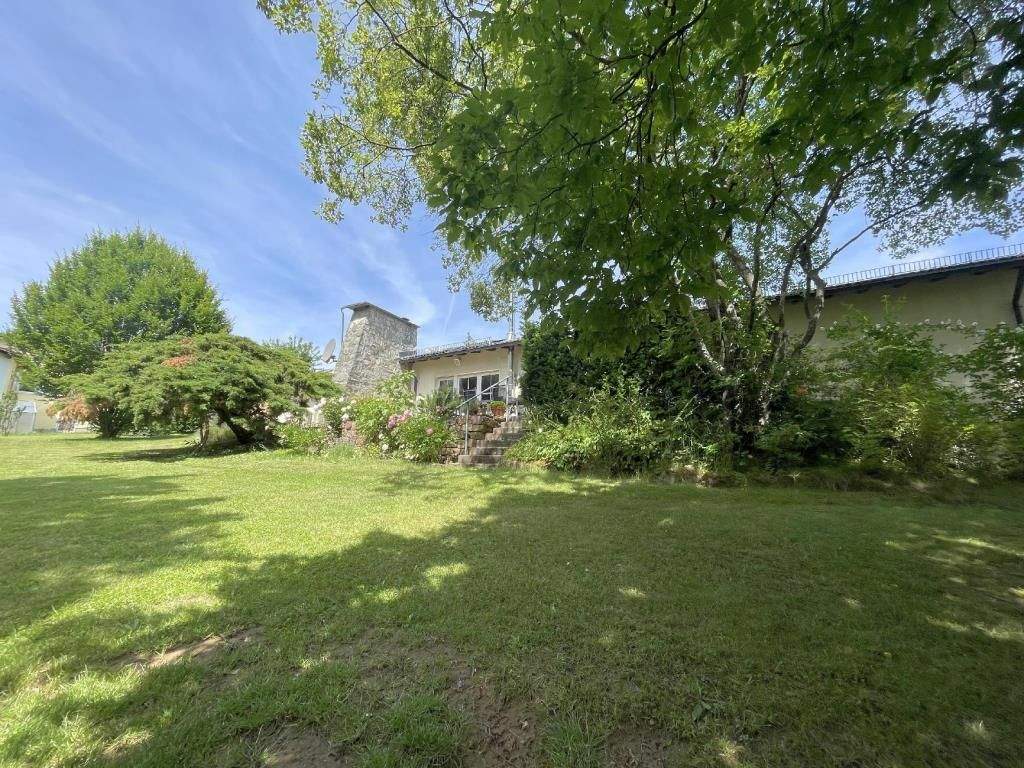 Thumbnail-Schickes Wohnhaus im Bungalow-Stil mit sonnigem Garten